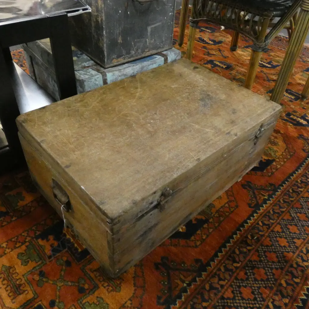 WOODEN TOOL CHEST L740 Image 1++