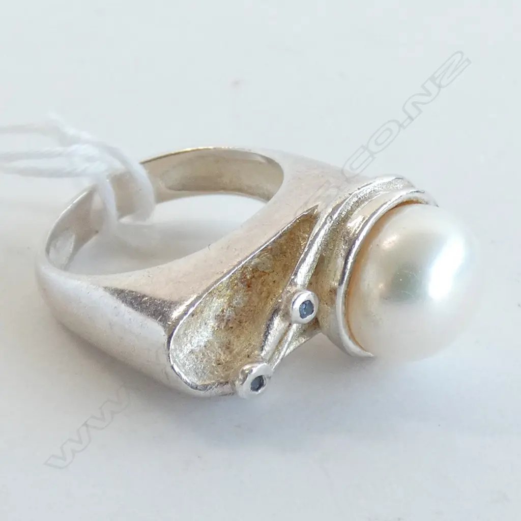 SILVER/PEARL/BLACK DIAMOND RING Image 1++