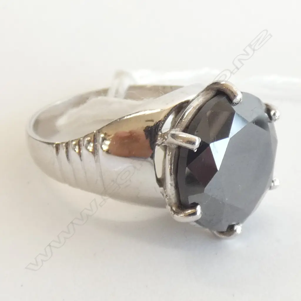 925 & BLACK STONE? RING 8.4 GRAMS Image 1++