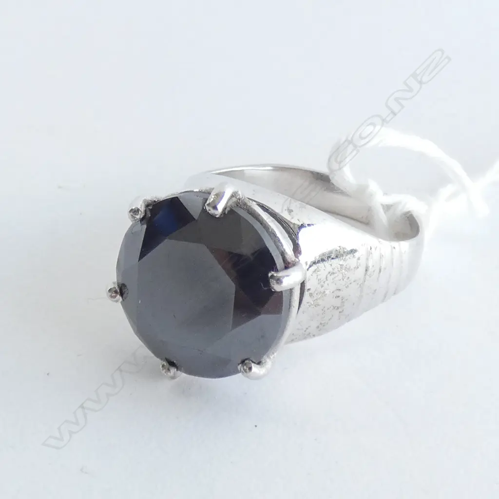 925 & BLACK STONE? RING 8.4 GRAMS Image 1++