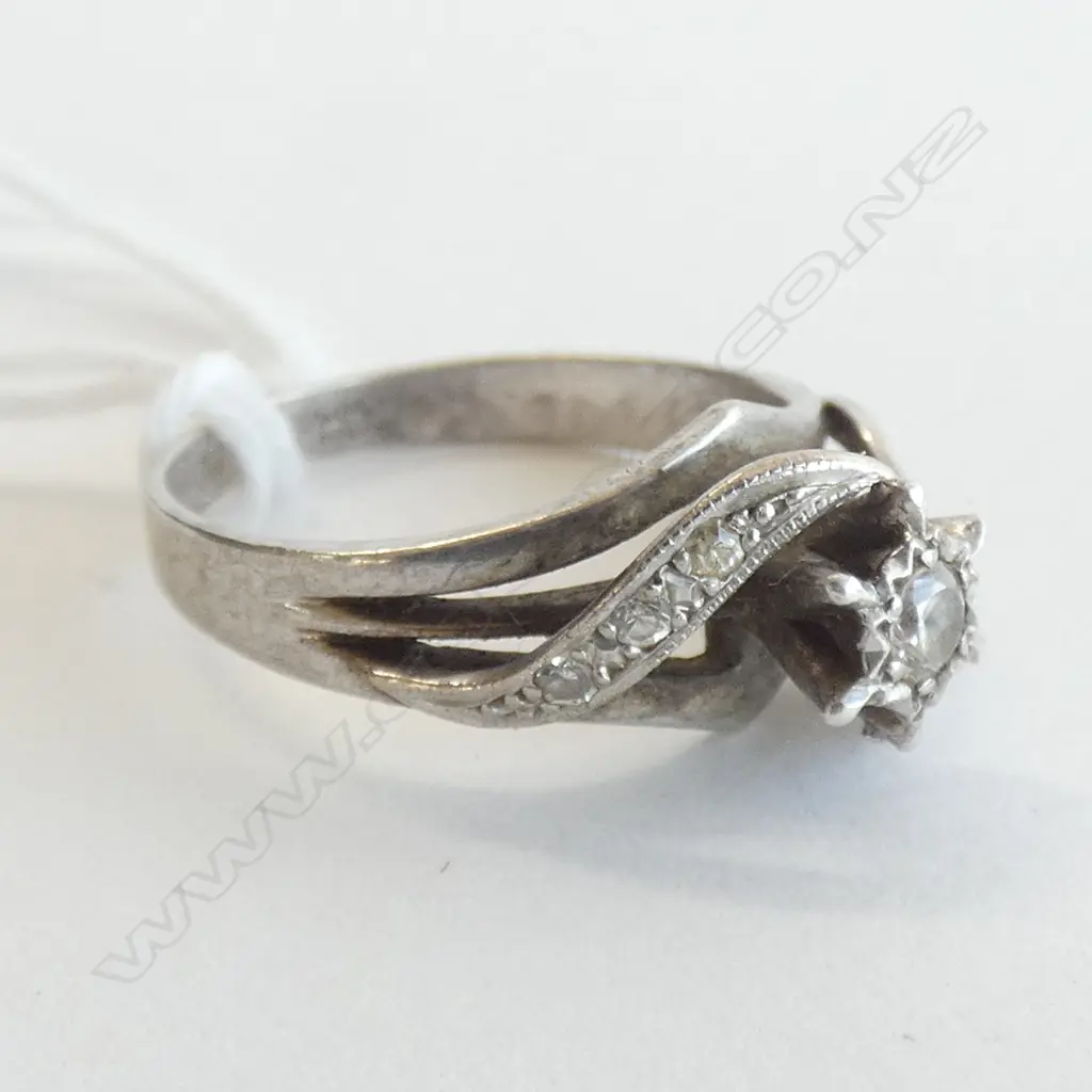 WHITE GOLD DIAMOND RING 2.5 GRAMS Image 1++