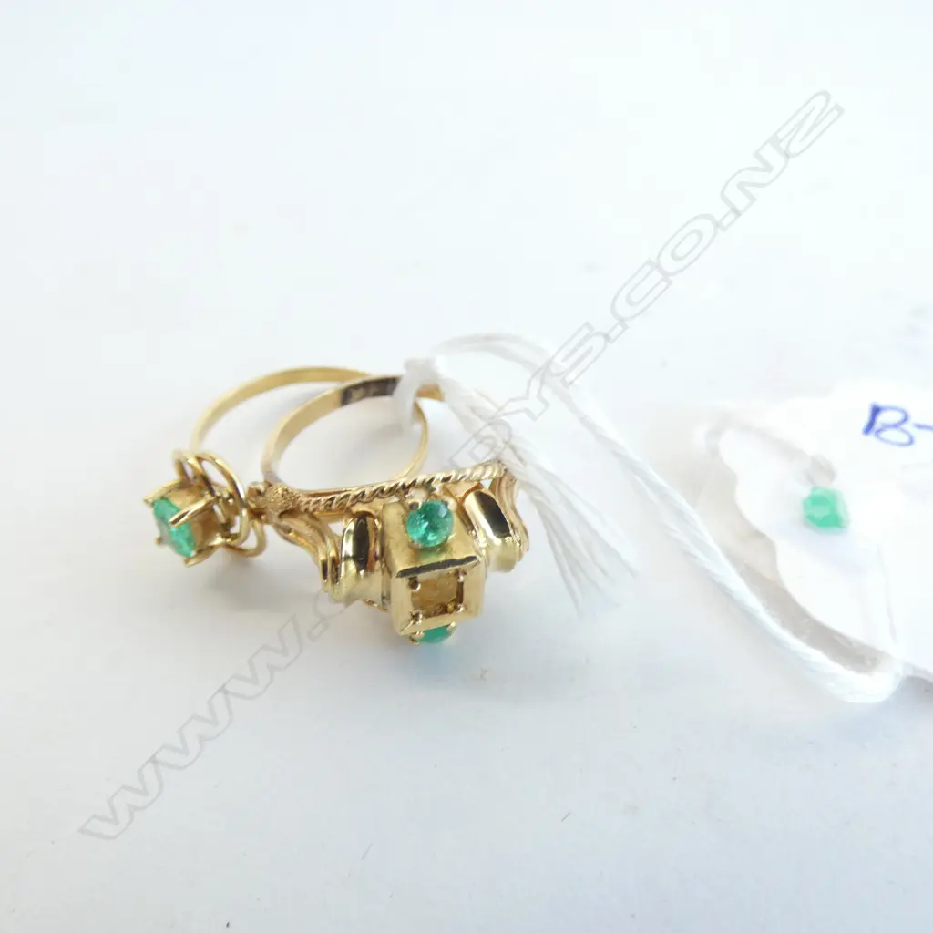 2x 22ct GOLD RINGS 4.8 GRAMS EMERALD SET 1 A.F Image 1++