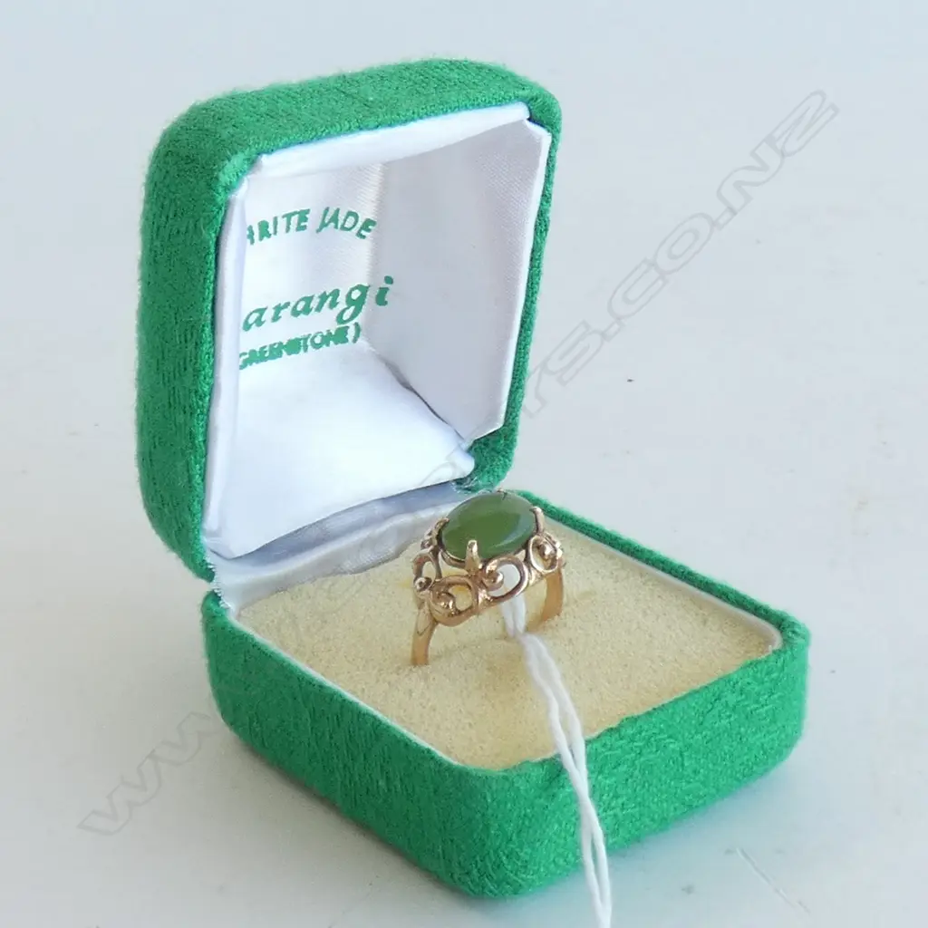 9CT GOLD AND POUNAMU RING Image 1++