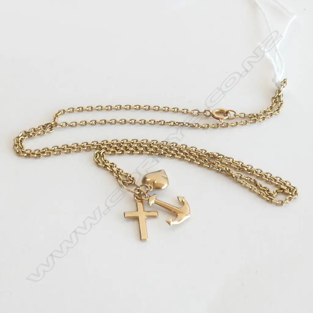 9CT GOLD NECKLACE w. 3 CHARMS 4.8 GRAMS Image 1++