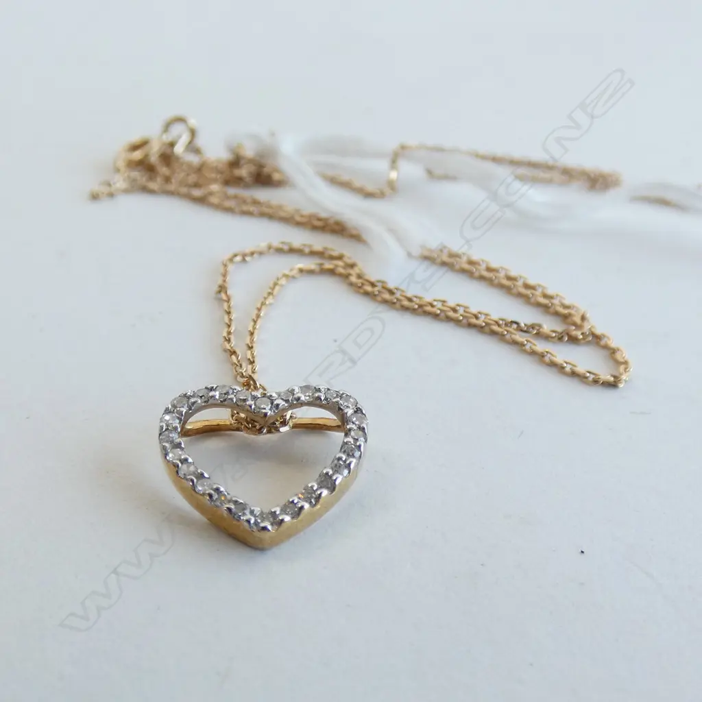 9CT GOLD & DIAMOND NECKLACE 1.6 GRAMS Image 1++