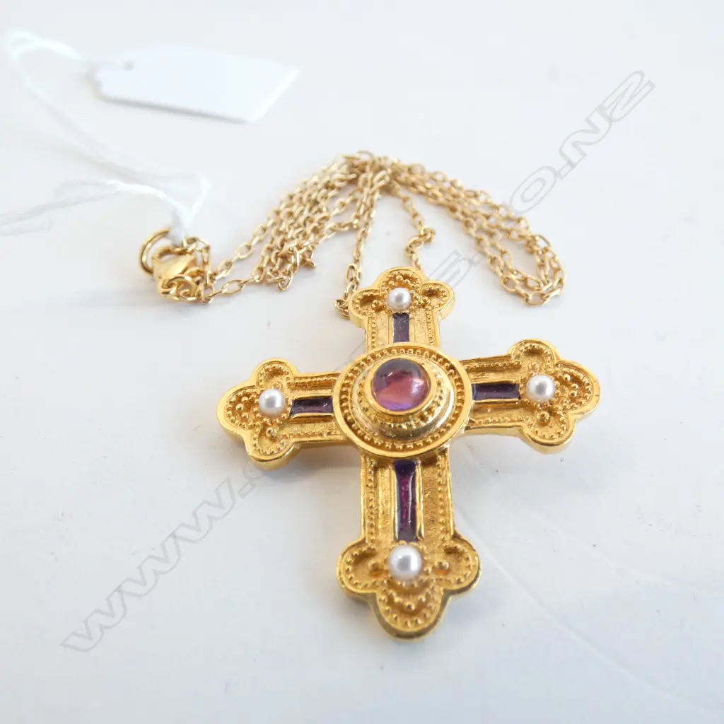 COSTUME CROSS NECKLACE AND CHAIN Image 1++