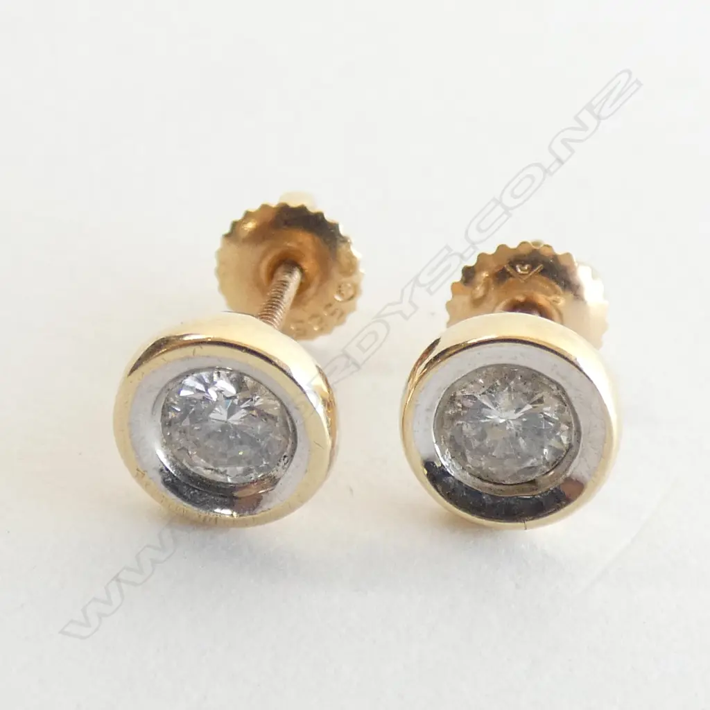 PAIR 14CT GOLD AND DIAMOND STUD EARRINGS (APPROX. 0.25CT EACH EARRING) Image 1++