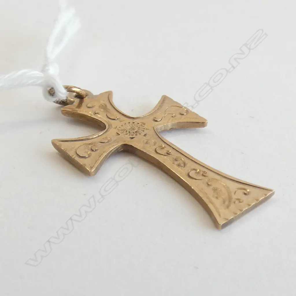 VINTAGE 9CT GOLD ENGRAVED CROSS 2gms. Image 1++