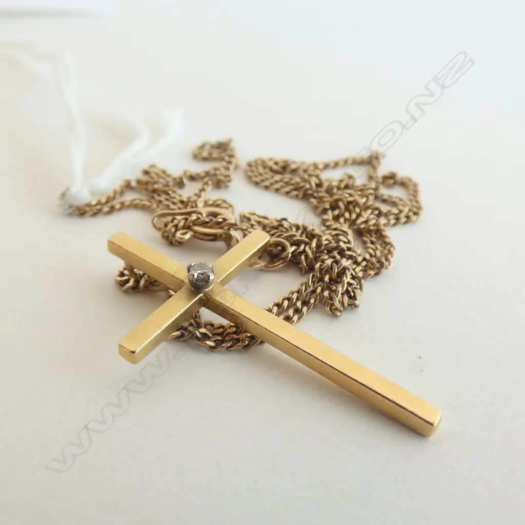 18CT DIAMOND CROSS PENDANT ON 9CT CHAIN 4.5 GRAMS Image 1++