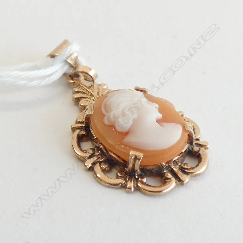 9CT GOLD FRAMED MAIDEN PROFILE CARVED SMALL CAMEO PENDANT Image 1++