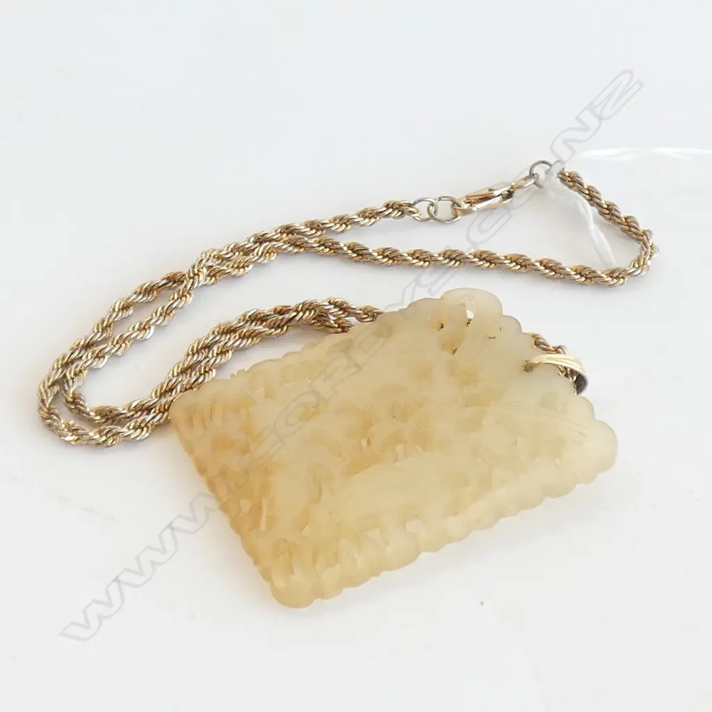 CARVED ORIENTAL STONE PENDANT ON GP NECKLACE Image 1++