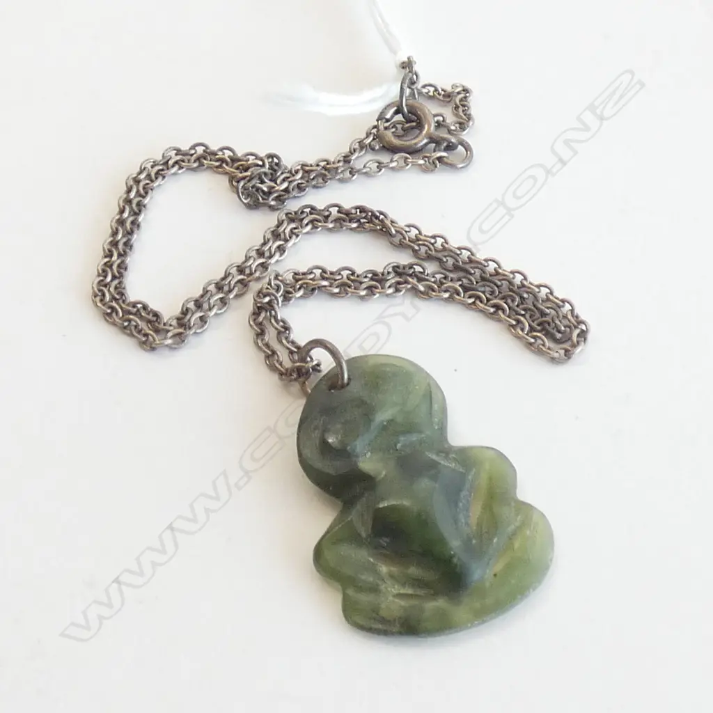 POUNAMU TIKI AND CHAIN Image 1++