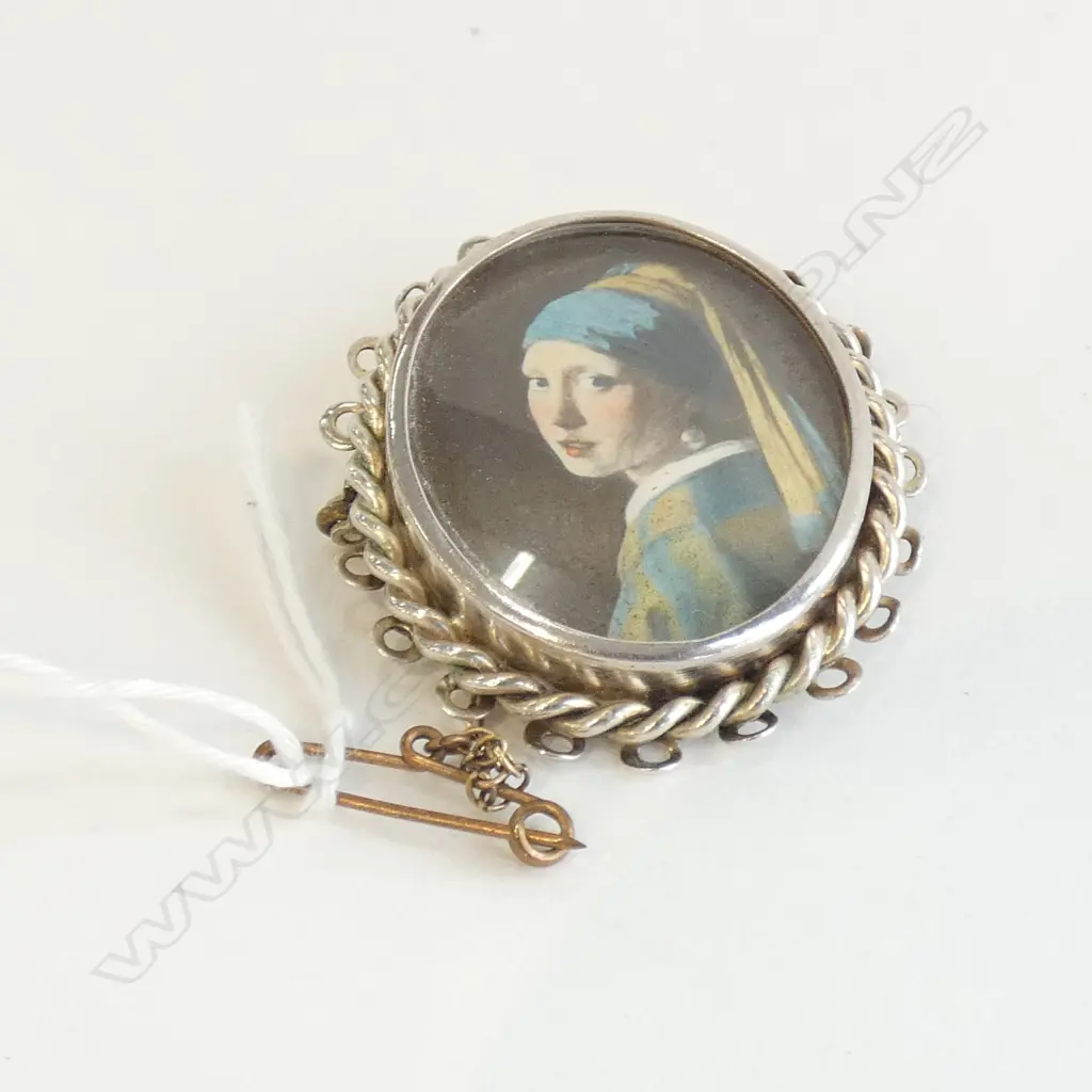 VINTAGE SILVER PORTRAIT BROOCH GIRL PEARL EARRING Image 1++