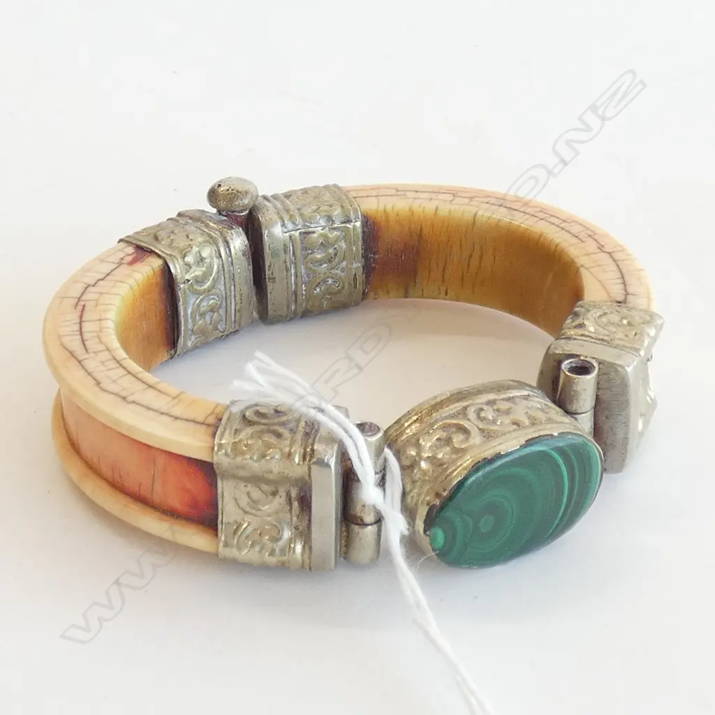 IVORY & SILVER BRACELET WITH MALACHCITE Image 1++