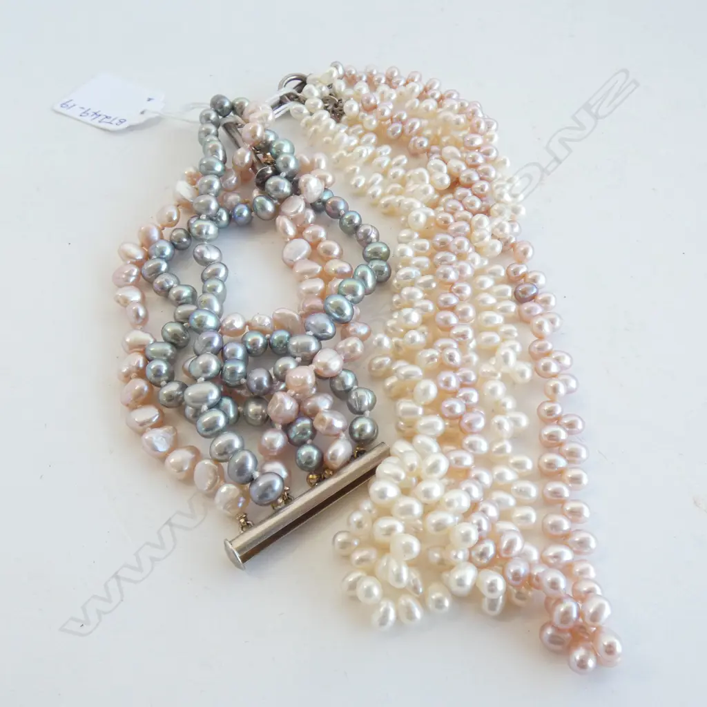 COLOURED CULTURED PEARL NECKLACE AND BRACELET Image 1++