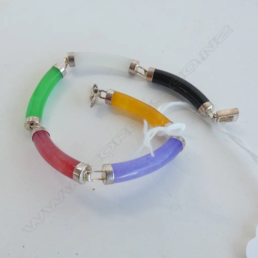 CHINESE SILVER AND DYED JADE BRACELET Image 1++