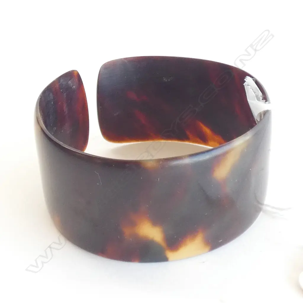 WIDE TORTOISESHELL BRACELET Image 1++