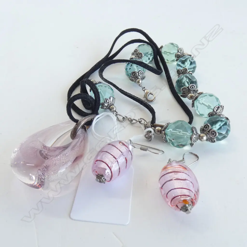 MURANO GLASS PENDANT AND EARRINGS PLUS A CRYSTAL AND SILVER BRACELET Image 1++