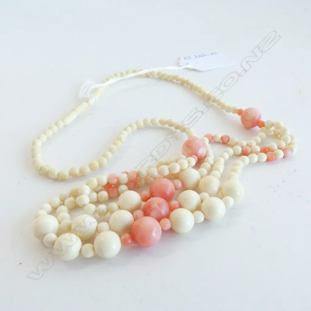 VINTAGE CORAL AND IVORY NECKLACE Image 1++