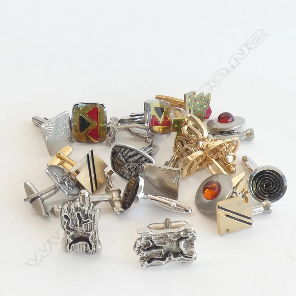 10 PRS ASST. CUFFLINKS; GOLF, XMAS EXTRA Image 1++