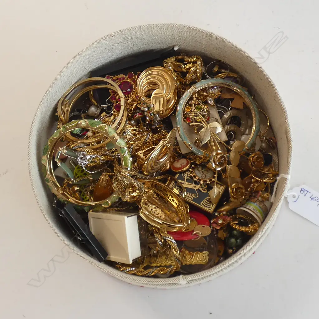 ASST. COSTUME JEWELLERY Image 1++