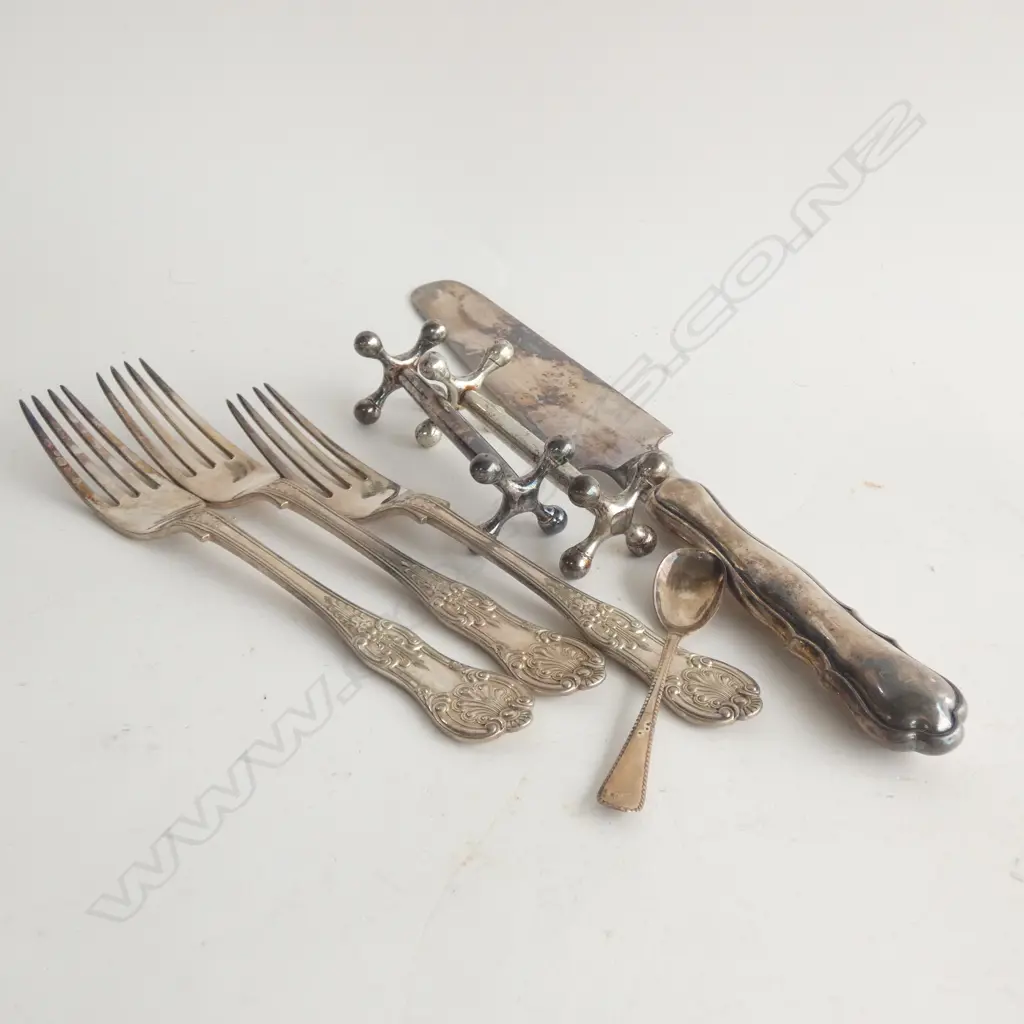 ASSORTED SILVER PLATE CUTLERY Image 1++