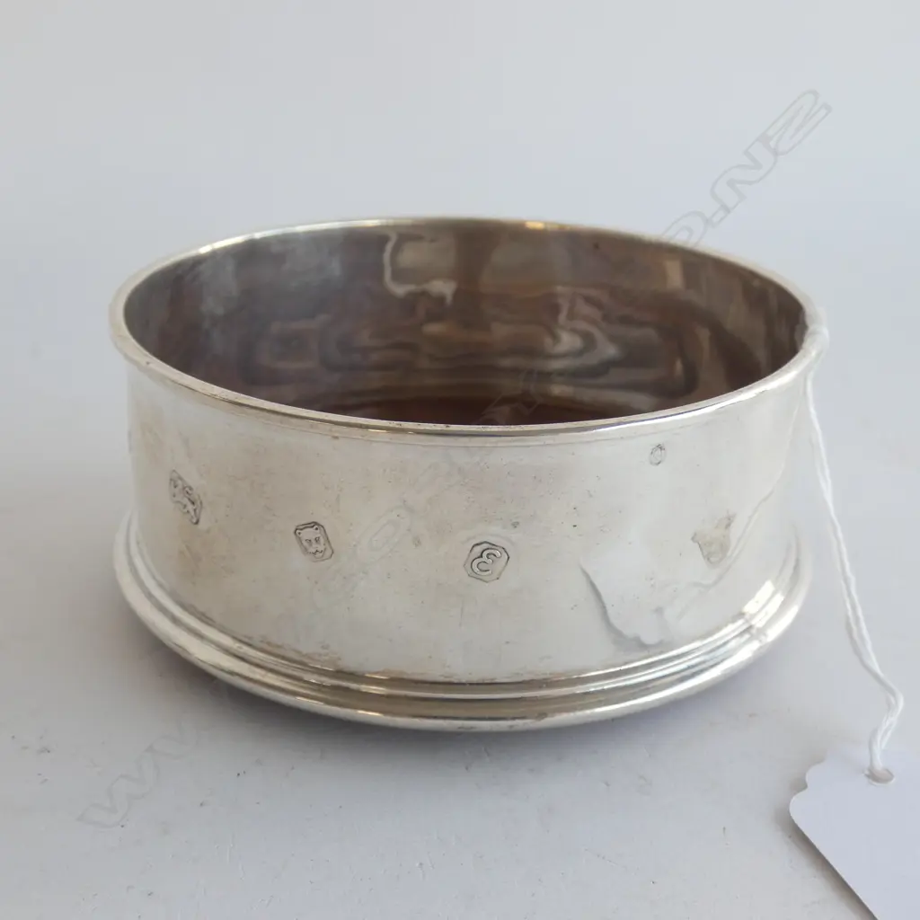 HALLMARKED SILVER WINE BOTTLE COASTER TURNED WOOD BASE 1979. Dia.100mm Image 1++
