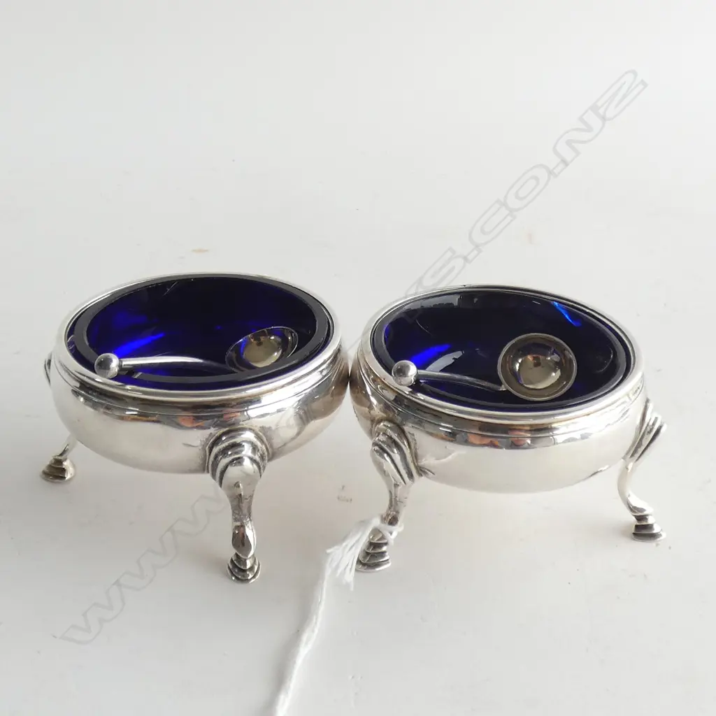 PAIR GEORGIAN SILVER SALTS 104gm WITH SPOONS AND BLUE LINERS LONDON 1793  Image 1++