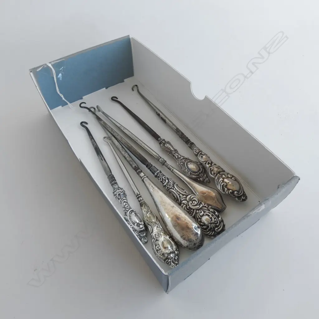 6 ANTIQUE SILVER + 1 EPNS  HANDLE BUTTON HOOKS Image 1++
