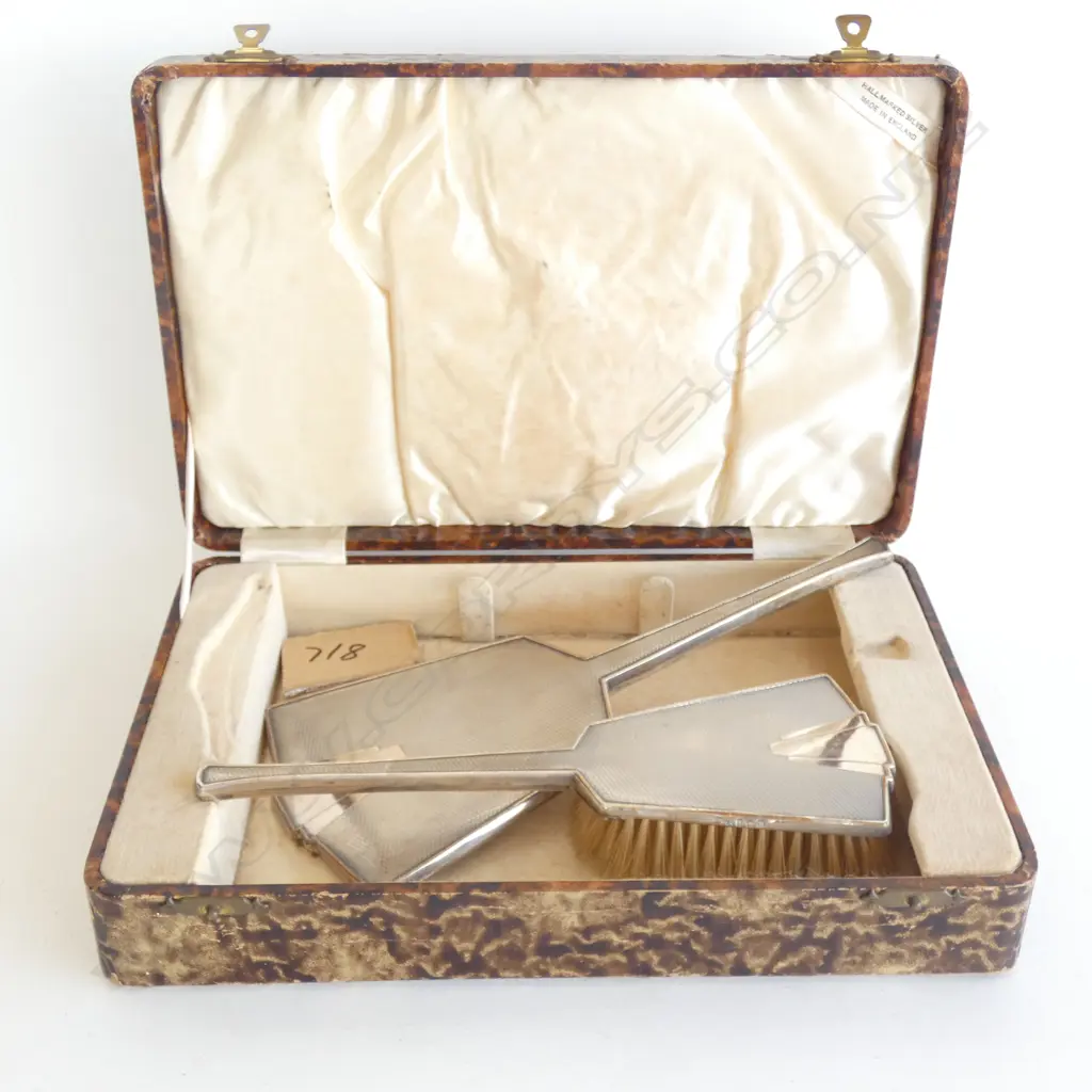 A Silver Art Deco dressing table set Image 1++