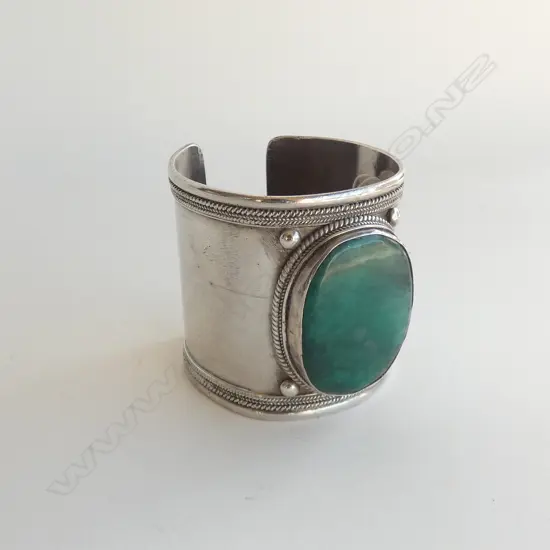 SILVER AND HARDSTONE BRACELET.