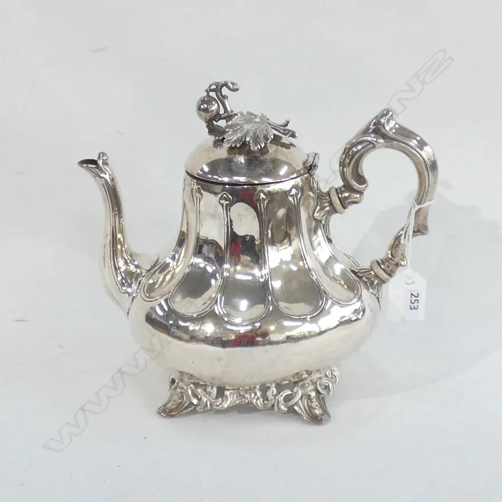 VINTAGE SILVER PLATE TEAPOT - DECORATIVE LID H  230MM Image 1++