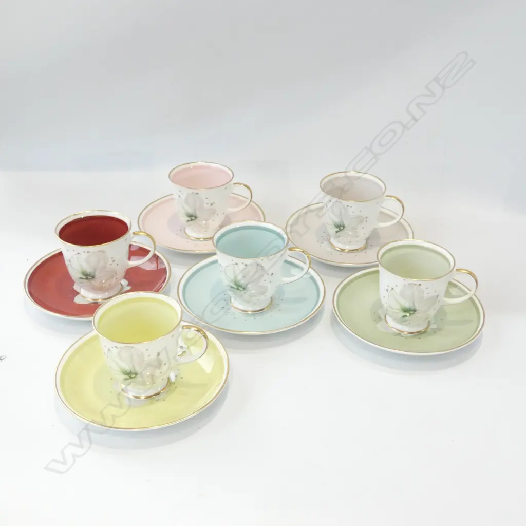 6 SUZIE COOPER COFFEE CUPS & SAUCERS Image 1++