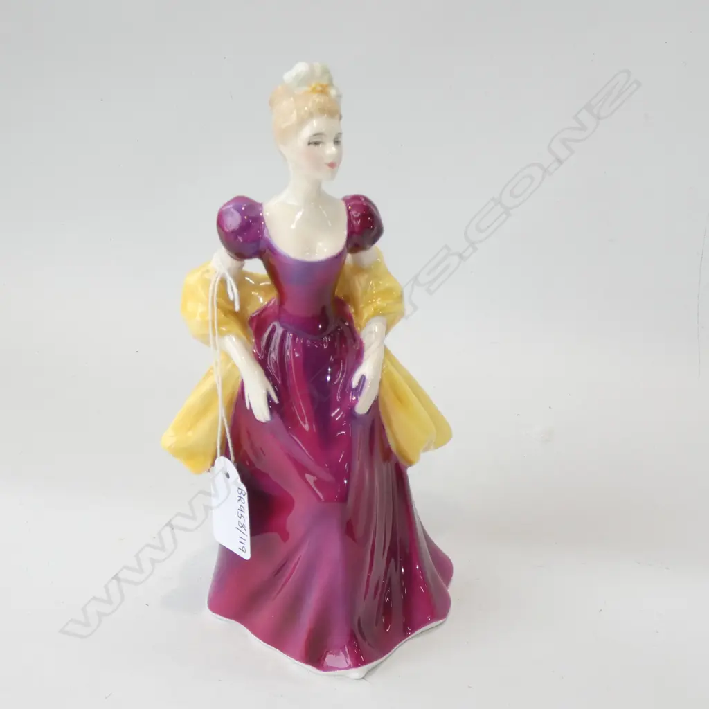 ROYAL DOULTON FIGURINE 'LORETTA' Image 1++