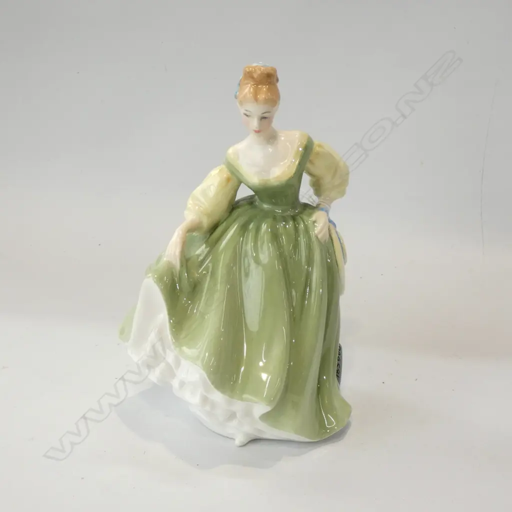 ROYAL DOULTON FIGURINE 'FAIR LADY' Image 1++
