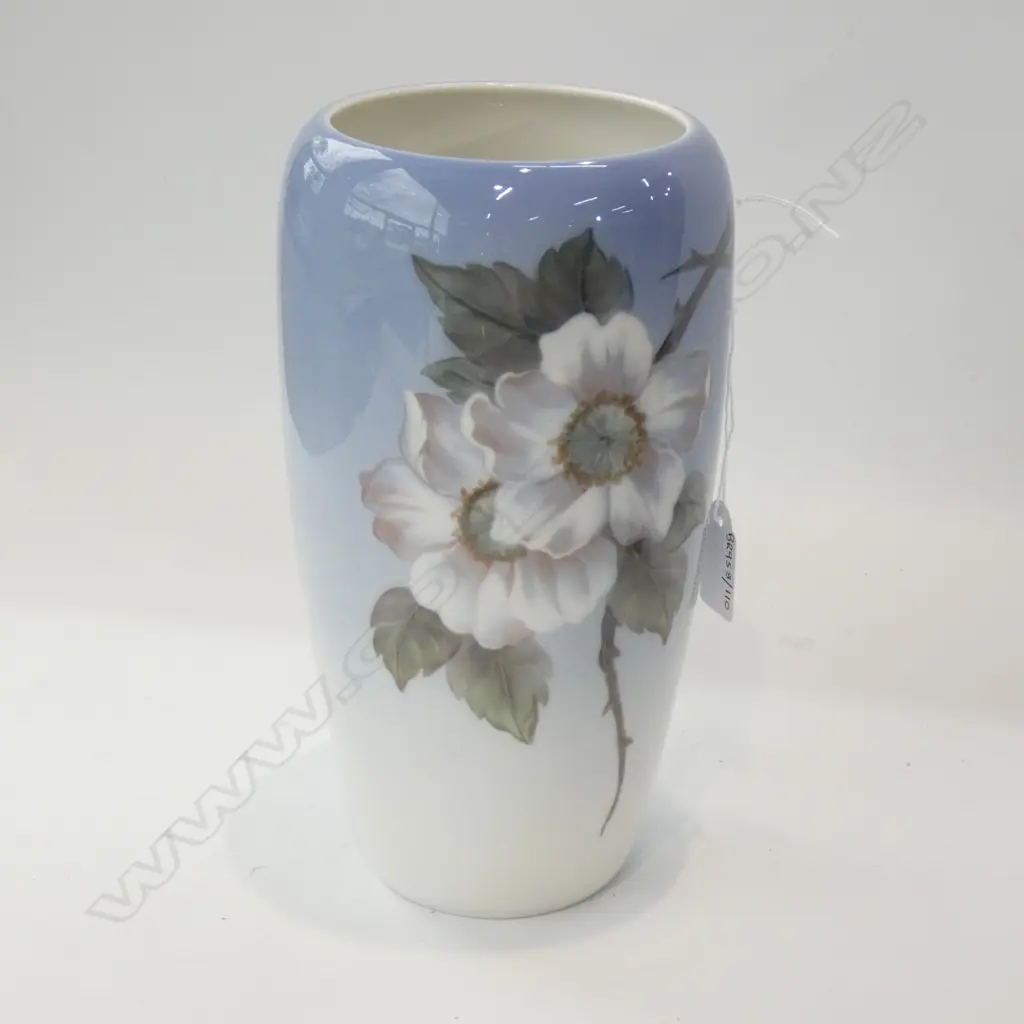 LARGE COPENHAGEN FLORAL VASE Image 1++