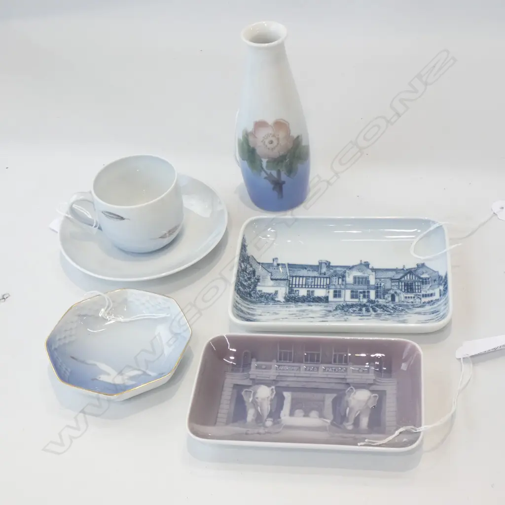 3 COPENHAGEN DISHES C/S & VASE Image 1++
