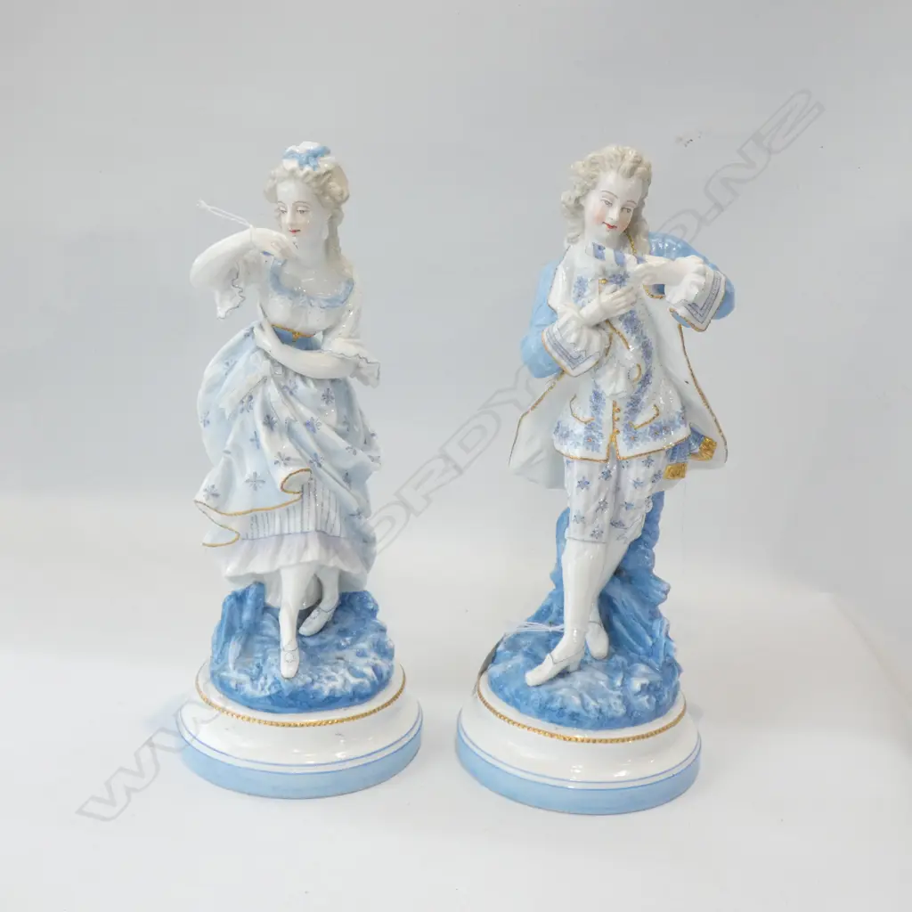 PR PPORCELAIN BLUE & WHITE FIGURINES Image 1++