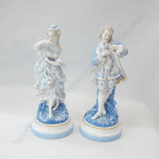 PR PPORCELAIN BLUE & WHITE FIGURINES