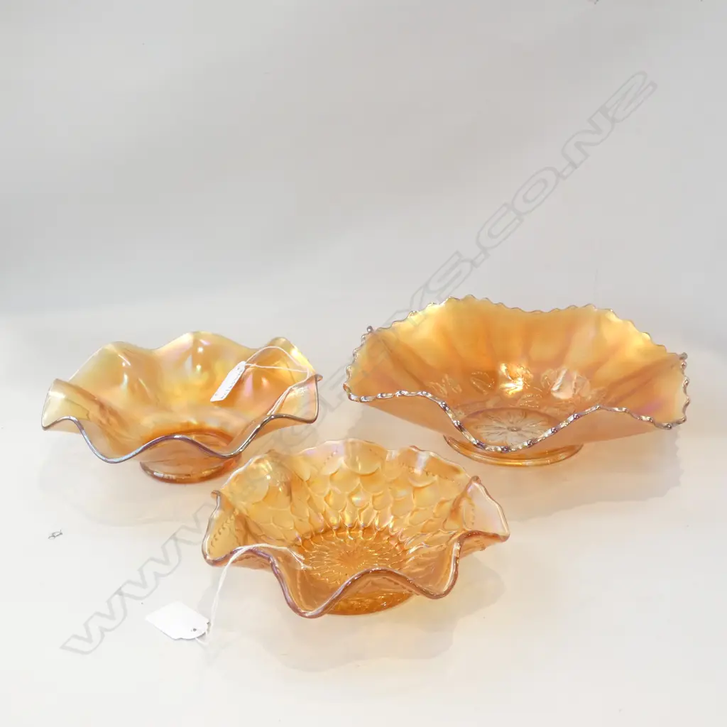 3 CARNIVAL GLASS BOWLS Image 1++