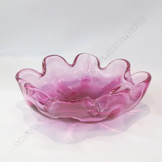 LARGE PINK RETRO GLASS BOWL