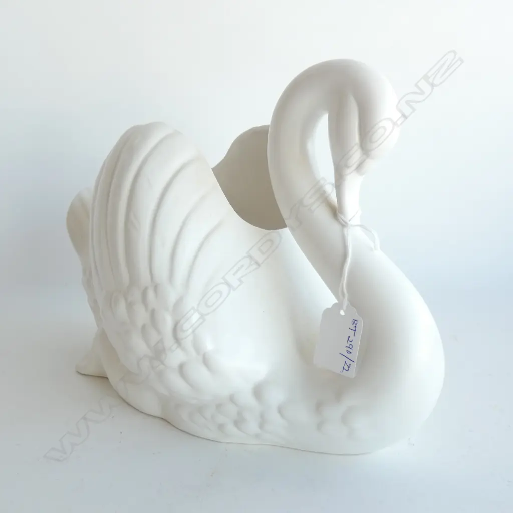 LARGE CROWN LYNN WHITE SWAN #170 L.310mm Image 1++
