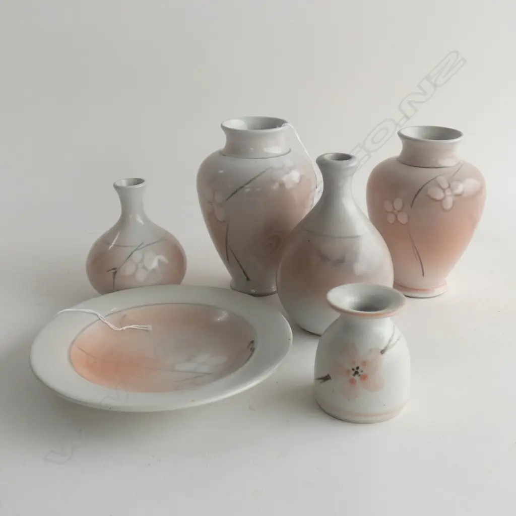 PETER SHEARER POTTERY; 5 ASST VASES & ONE PLATE (DIA 177MM)  Image 1++