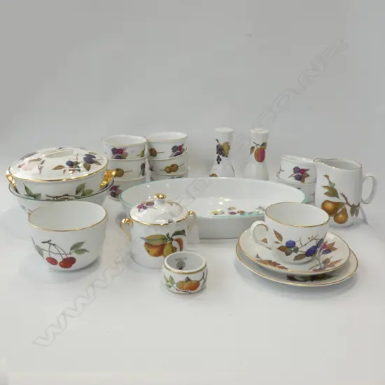 18PCS R/WORCESTER EVERSHAM CHINA