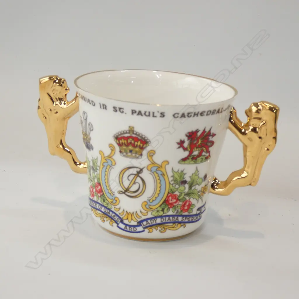 CORONATION PLATE, MASONS LIDDED JAR & PARAGON BOXED 2 HANDLED CUP Image 1++