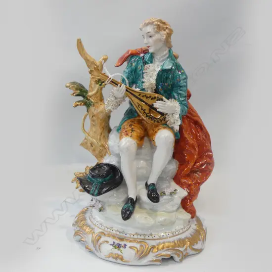 LARGE PORC FIG MAN PLAYING LUTE