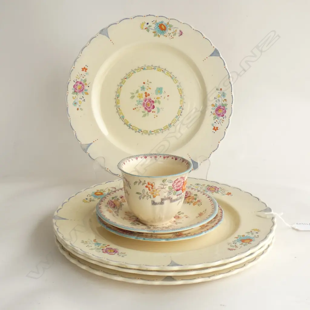 5 MASONS IRONSTONE PLATES, & TRIO Image 1++