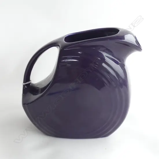 FIESTA-WARE PURPLE WATER JUG MADE IN USA H. 190MM