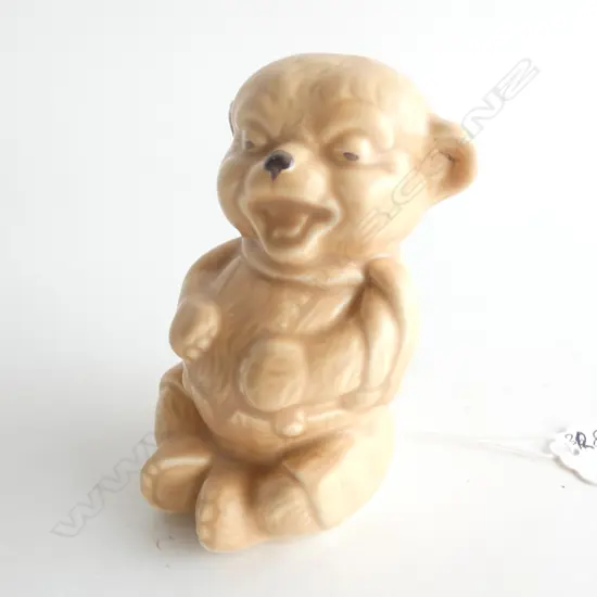 A Sylvac teddy bear