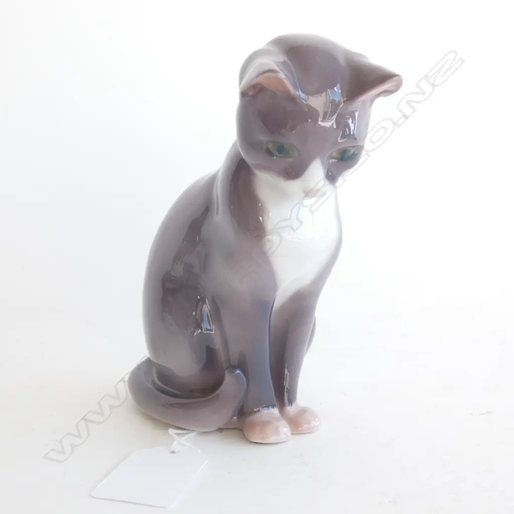 A Bing & Grøndahl Royal Copenhagen cat Image 1++